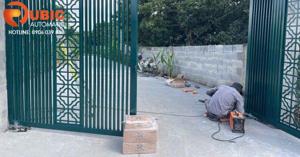 Cong-tu-dong-am-san-chat-lieu-khong-han-ri-be-mat-motor